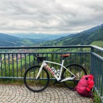 Aussichtskanzel am Oberjoch mit Blick auf Bad Hindelang